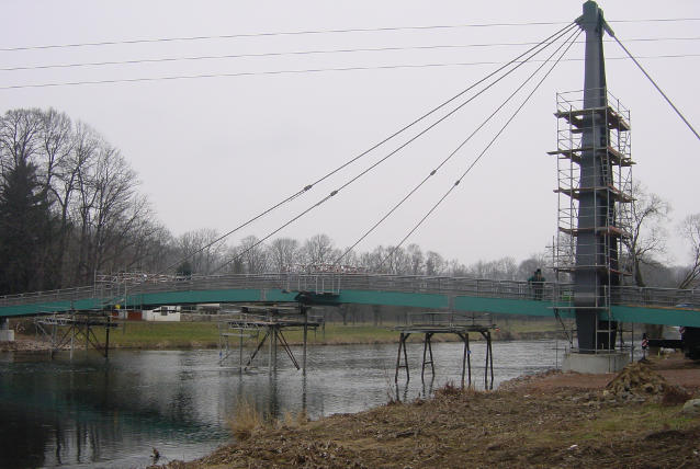 Fußgängerbrücke in Tölpen